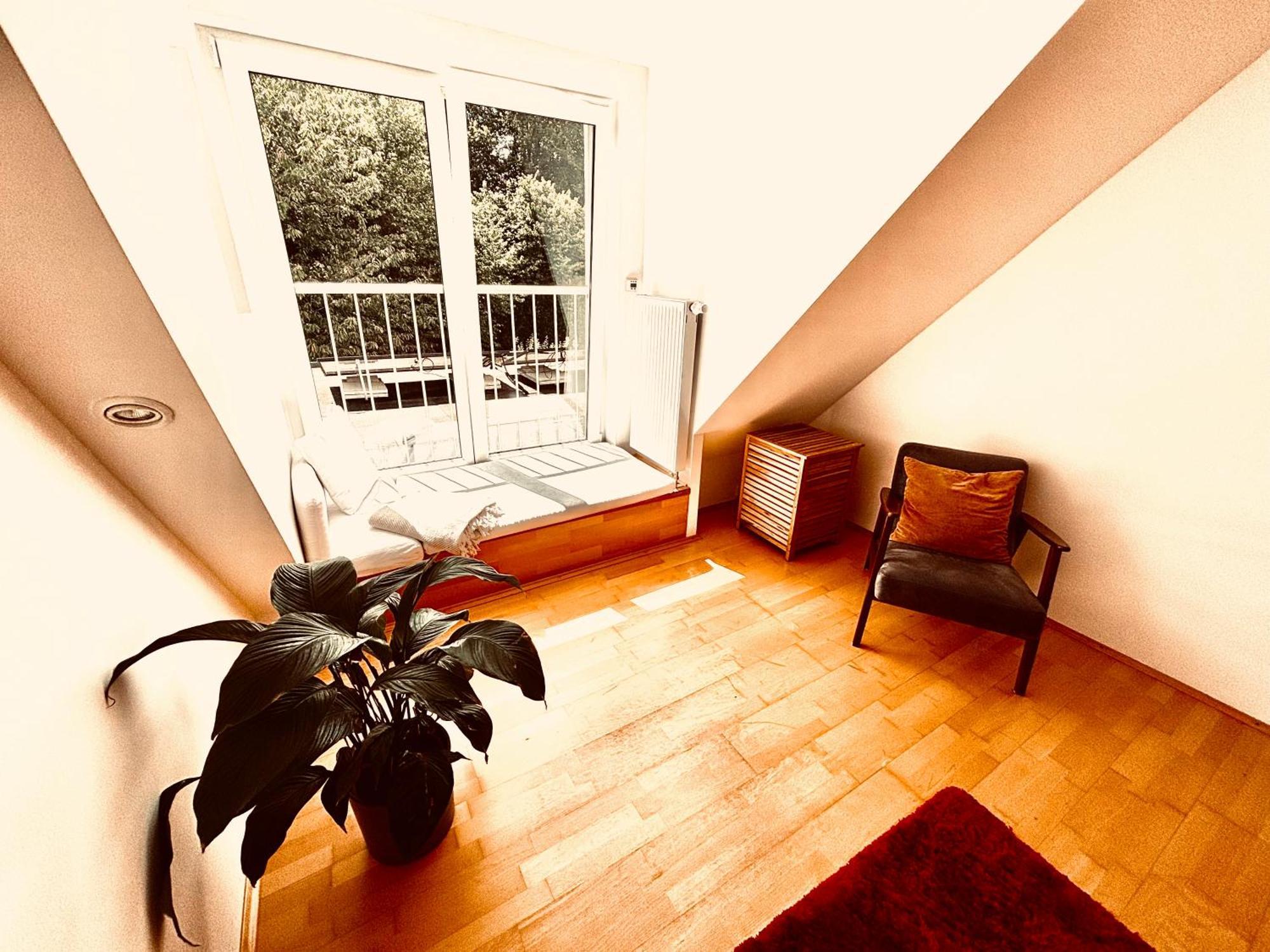 Messe, Uniklinikum, Grugapark - Charmante Wohnung Mit Dachterrasse In Guter Lage エッセン エクステリア 写真